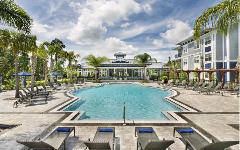 Camden Waterford Lakes Apartments in Orlando, Florida